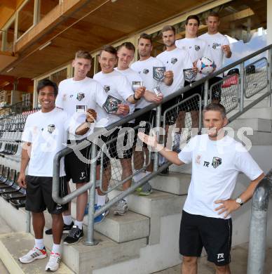 Fussball Bundesliga. Trainingsbeginn WAC. Neuzugaenge. Stephan Palla, Tadej Trdina, Christopher Wernitznig, Daniel Drescher, Manuel Seidl, Manuel Weber, Marco Soldo, Peter Tschernegg, Trainer Dietmar Kuehbauer. Wolfsberg, am 3.6.2014.
Foto: Kuess
---
pressefotos, pressefotografie, kuess, qs, qspictures, sport, bild, bilder, bilddatenbank