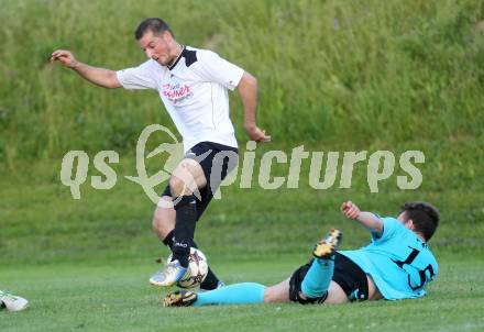 Fussball. 2. Klasse B. Drautal 1b gegen St. Egyden.  Valentin Josef Smole, (Drautal), Jure Zeljak  (St. Egyden). Feistritz/Drau, am 6.6.2014.
Foto: Kuess
---
pressefotos, pressefotografie, kuess, qs, qspictures, sport, bild, bilder, bilddatenbank