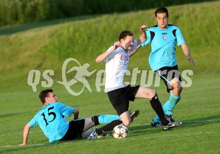 Fussball. 2. Klasse B. Drautal 1b gegen St. Egyden. Valentin Josef Smole, Kemal Zobic, (Drautal),  Christoph Schellander (St. Egyden). Feistritz/Drau, am 6.6.2014.
Foto: Kuess
---
pressefotos, pressefotografie, kuess, qs, qspictures, sport, bild, bilder, bilddatenbank