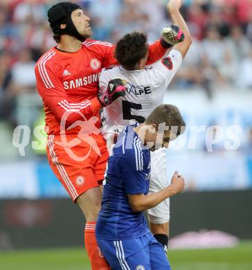 Fussball Testspiel. RZ Pellets WAC gegen Chelsea FC.  Rene Seebacher,  (WAC), Petr Cech (Chelsea). Klagenfurt, am 23.7.2014.
Foto: Kues
---
pressefotos, pressefotografie, kuess, qs, qspictures, sport, bild, bilder, bilddatenbank