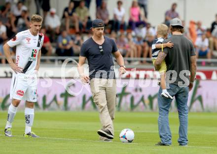 Fussball Bundesliga. RZ Pellets WAC gegen SK Austria Wien. Tadej Trdina, Ankick durch Michael Raffl, Michael Grabner (WAC). Wolfsberg, am 26.5.2014.
Foto: Kuess

---
pressefotos, pressefotografie, kuess, qs, qspictures, sport, bild, bilder, bilddatenbank