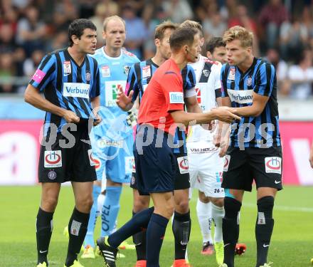 Fussball Bundesliga. RZ Pellets WAC gegen SK Austria Wien. Vanche Shikov, Schiedsrichter Robert Schoergenhofer, Alexander Gruenwald (Austria Wien). Wolfsberg, am 26.5.2014.
Foto: Kuess

---
pressefotos, pressefotografie, kuess, qs, qspictures, sport, bild, bilder, bilddatenbank