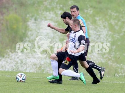 Fussball Kaerntner Liga. Koettmannsdorf gegen SV Spittal. Stephan Buergler,  (Koettmannsdorf), Marin Bratic (Spittal). Koettmannsdorf, am 27.7.2014.
Foto: Kuess
---
pressefotos, pressefotografie, kuess, qs, qspictures, sport, bild, bilder, bilddatenbank