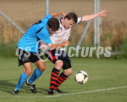 Fussball. Unterliga Ost. SG Magdalensberg/Eberndorfer AC gegen SPG FC Poggersdorf KM. Manuel Jedlautschnig, (Magdalensberg), Gerhard Krumpl  (Poggersdorf). Pischeldorf, am 26.7.2014.
Foto: Kuess
---
pressefotos, pressefotografie, kuess, qs, qspictures, sport, bild, bilder, bilddatenbank