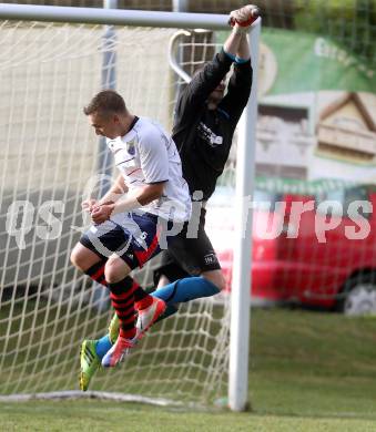 Fussball. Unterliga Ost. SG Magdalensberg/Eberndorfer AC gegen SPG FC Poggersdorf KM. Christian Wohlmuth,  (Magdalensberg), Christian Fuiko   (Poggersdorf). Pischeldorf, am 26.7.2014.
Foto: Kuess
---
pressefotos, pressefotografie, kuess, qs, qspictures, sport, bild, bilder, bilddatenbank