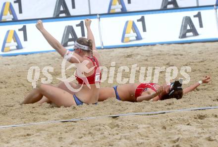 Beachvolleyball Grand Slam. Jubel Lena Maria Plesiutschnig, Katharina Elisabeth Schuetzenhoefer (AUT). Klagenfurt, 31.7.2014.
Foto: Kuess
---
pressefotos, pressefotografie, kuess, qs, qspictures, sport, bild, bilder, bilddatenbank