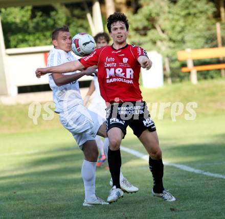 Fussball. Kaerntner Liga. Atus Ferlach gegen SV Feldkirchen/SV Oberglan. Dejan Kern (Ferlach), Andreas Tiffner (SV Feldkirchen/SV Oberglan). Ferlach, 2.8.2014.
Foto: Kuess
---
pressefotos, pressefotografie, kuess, qs, qspictures, sport, bild, bilder, bilddatenbank