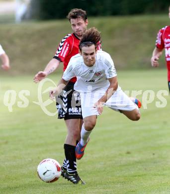 Fussball. Kaerntner Liga. Atus Ferlach gegen SV Feldkirchen/SV Oberglan. Martin Sustersic (Ferlach), Patrick Rene Striednig (SV Feldkirchen/SV Oberglan). Ferlach, 2.8.2014.
Foto: Kuess
---
pressefotos, pressefotografie, kuess, qs, qspictures, sport, bild, bilder, bilddatenbank