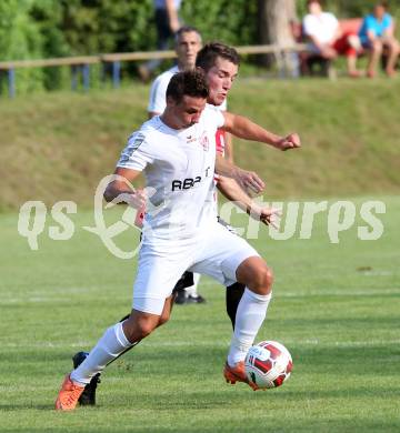 Fussball. Kaerntner Liga. Atus Ferlach gegen SV Feldkirchen/SV Oberglan. Thomas Ogris (Ferlach), Mathias Regal (SV Feldkirchen/SV Oberglan). Ferlach, 2.8.2014.
Foto: Kuess
---
pressefotos, pressefotografie, kuess, qs, qspictures, sport, bild, bilder, bilddatenbank