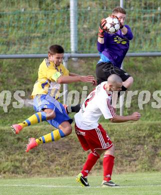 Fussball Unterliga Ost. Ludmannsdorf gegen Liebenfels. Juergen Zedlacher, Gerfried Einspieler,  (Ludmannsdorf), Simon Kienberger (Liebenfels). Ludmannsdorf, 3.8.2014.
Foto: Kuess
---
pressefotos, pressefotografie, kuess, qs, qspictures, sport, bild, bilder, bilddatenbank