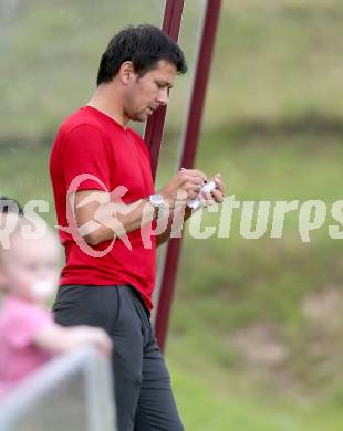 Fussball Unterliga Ost. Ludmannsdorf gegen Liebenfels. Trainer Auron Miloti (Liebenfels). Ludmannsdorf, 3.8.2014.
Foto: Kuess
---
pressefotos, pressefotografie, kuess, qs, qspictures, sport, bild, bilder, bilddatenbank