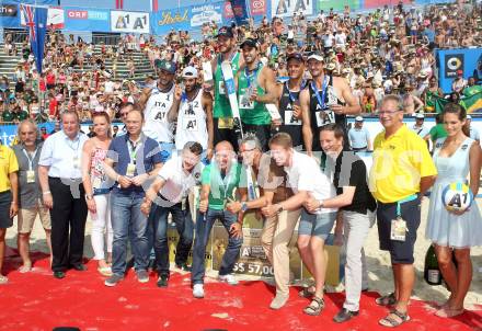 Beachvolleyball Grand Slam. Siegerehrung.  Paolo Nicolai, Daniele Lupo (ITA), Bruno Oscar SCHMIDT, CONTE CERUTTI ALISON (BRA), Isaac Kapa, Christopher McHugh (AUS). Peter Kleinmann, Christian Scheider, Gerald Klug, Peter Kaiser, Herbert Taschek, Christian Benger. Klagenfurt, 3.8.2014.
Foto: Kuess

---
pressefotos, pressefotografie, kuess, qs, qspictures, sport, bild, bilder, bilddatenbank