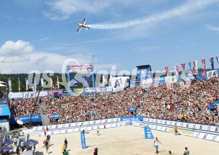 Beachvolleyball Grand Slam. Hannes ueber dem Center Court. Klagenfurt, 3.8.2014.
Foto: Kuess

---
pressefotos, pressefotografie, kuess, qs, qspictures, sport, bild, bilder, bilddatenbank