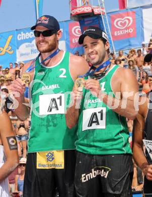 Beachvolleyball Grand Slam. Siegerehrung.  Bruno Oscar SCHMIDT, CONTE CERUTTI ALISON (BRA). Klagenfurt, 3.8.2014.
Foto: Kuess

---
pressefotos, pressefotografie, kuess, qs, qspictures, sport, bild, bilder, bilddatenbank