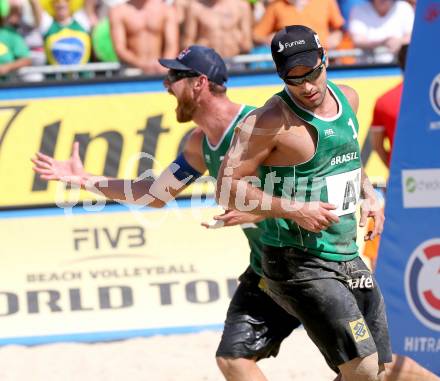 Beachvolleyball Grand Slam. Jubel Alison CONTE CERUTTI, Bruno Oscar SCHMIDT (BRA). Klagenfurt, 3.8.2014.
Foto: Kuess

---
pressefotos, pressefotografie, kuess, qs, qspictures, sport, bild, bilder, bilddatenbank