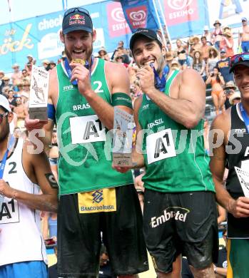 Beachvolleyball Grand Slam. Siegerehrung.  Bruno Oscar SCHMIDT, CONTE CERUTTI ALISON (BRA). Klagenfurt, 3.8.2014.
Foto: Kuess

---
pressefotos, pressefotografie, kuess, qs, qspictures, sport, bild, bilder, bilddatenbank