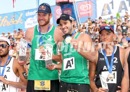 Beachvolleyball Grand Slam. Siegerehrung.  Bruno Oscar SCHMIDT, CONTE CERUTTI ALISON (BRA). Klagenfurt, 3.8.2014.
Foto: Kuess

---
pressefotos, pressefotografie, kuess, qs, qspictures, sport, bild, bilder, bilddatenbank