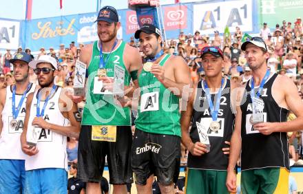 Beachvolleyball Grand Slam. Siegerehrung.  Paolo Nicolai, Daniele Lupo (ITA), Bruno Oscar SCHMIDT, CONTE CERUTTI ALISON (BRA), Isaac Kapa, Christopher McHugh (AUS). Klagenfurt, 3.8.2014.
Foto: Kuess

---
pressefotos, pressefotografie, kuess, qs, qspictures, sport, bild, bilder, bilddatenbank