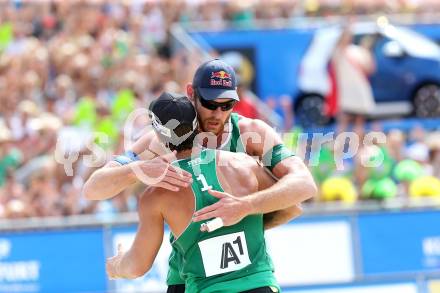 Beachvolleyball Grand Slam. Jubel Alison Conte Cerutti, Bruno Oscar Schmidt (BRA). Klagenfurt, 3.8.2014.
Foto: Kuess

---
pressefotos, pressefotografie, kuess, qs, qspictures, sport, bild, bilder, bilddatenbank