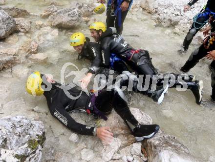 Fussball. Teambuilding. Canyoning. SK Austria Klagenfurt. Fabian Miesenboeck, Sandro Zakany. Soca Tal, 25.7.2014.
Foto: Kuess
---
pressefotos, pressefotografie, kuess, qs, qspictures, sport, bild, bilder, bilddatenbank