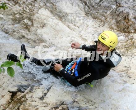 Fussball. Teambuilding. Canyoning. SK Austria Klagenfurt. Marco Leininger. Soca Tal, 25.7.2014.
Foto: Kuess
---
pressefotos, pressefotografie, kuess, qs, qspictures, sport, bild, bilder, bilddatenbank