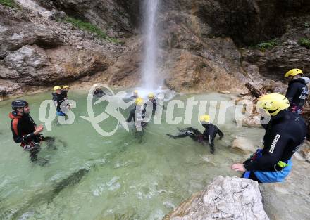 Fussball. Teambuilding. Canyoning. SK Austria Klagenfurt. Soca Tal, 25.7.2014.
Foto: Kuess
---
pressefotos, pressefotografie, kuess, qs, qspictures, sport, bild, bilder, bilddatenbank