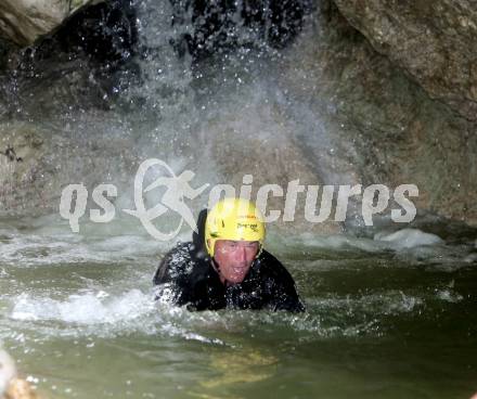 Fussball. Teambuilding. Canyoning. SK Austria Klagenfurt. Manfred Bender. Soca Tal, 25.7.2014.
Foto: Kuess
---
pressefotos, pressefotografie, kuess, qs, qspictures, sport, bild, bilder, bilddatenbank