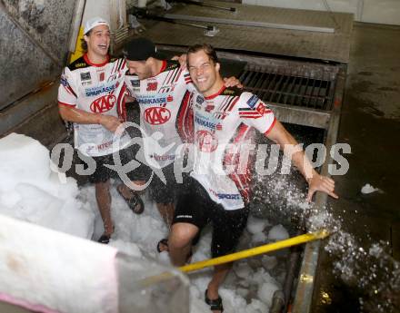 EBEL. Eishockey Bundesliga. KAC. Ice Bucket Challenge. Luke Pither, Rene Swette, Thomas HUndertpfund. Klagenfurt, 13.8.2014.
Foto: Kuess
---
pressefotos, pressefotografie, kuess, qs, qspictures, sport, bild, bilder, bilddatenbank