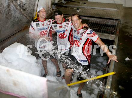 EBEL. Eishockey Bundesliga. KAC. Ice Bucket Challenge. Luke Pither, Rene Swette, Thomas HUndertpfund. Klagenfurt, 13.8.2014.
Foto: Kuess
---
pressefotos, pressefotografie, kuess, qs, qspictures, sport, bild, bilder, bilddatenbank