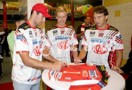 EBEL. Eishockey Bundesliga. Schautraining. Autogrammstunde.   Kyle Wharton, Kim Stroemberg, Patrick Harand. Klagenfurt, 13.8.2014.
Foto: Kuess
---
pressefotos, pressefotografie, kuess, qs, qspictures, sport, bild, bilder, bilddatenbank