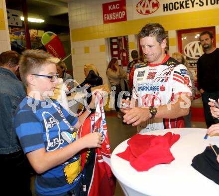 EBEL. Eishockey Bundesliga. Schautraining. Autogrammstunde.   Kirk Furey. Klagenfurt, 13.8.2014.
Foto: Kuess
---
pressefotos, pressefotografie, kuess, qs, qspictures, sport, bild, bilder, bilddatenbank