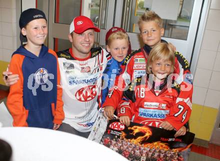 EBEL. Eishockey Bundesliga. Schautraining. Autogrammstunde.   Thomas Poeck. Klagenfurt, 13.8.2014.
Foto: Kuess
---
pressefotos, pressefotografie, kuess, qs, qspictures, sport, bild, bilder, bilddatenbank