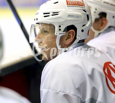 EBEL. Eishockey Bundesliga. Schautraining. Autogrammstunde.   Kirk Furey. Klagenfurt, 13.8.2014.
Foto: Kuess
---
pressefotos, pressefotografie, kuess, qs, qspictures, sport, bild, bilder, bilddatenbank