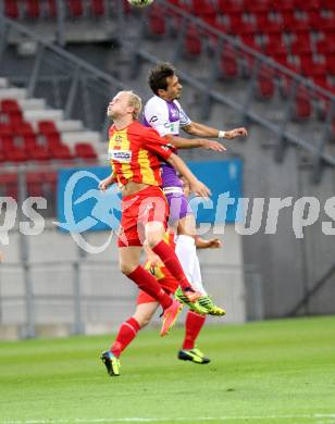 Fussball Regionalliga. Austria Klagenfurt gegen ATSV Wolfsberg. Manuel Wallner (Austria Klagenfurt), Marcel Maximilian Stoni (ATSV). Wolfsberg, 8.8.2014.
Foto: Kuess
---
pressefotos, pressefotografie, kuess, qs, qspictures, sport, bild, bilder, bilddatenbank