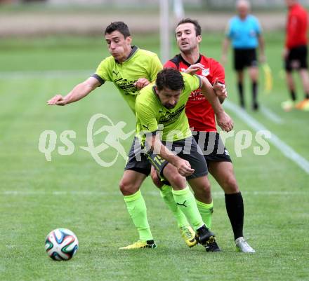 Fussball. Kaerntner Liga. Maria Saal gegen Koettmannsdorf. Ervin Kalender (Maria Saal), Manuel Alexander Schuettelkopf, Christian Sablatnig (Koettmannsdorf). Maria Saal, 16.8.2014.
Foto: Kuess
---
pressefotos, pressefotografie, kuess, qs, qspictures, sport, bild, bilder, bilddatenbank