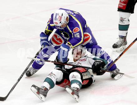 Eishockey. EC VSV gegen Starbulls Rosenheim. Francois Fortier, (VSV),  Tyler McNeely (Starbulls Rosenheim). Villach, am 17.8.2014.
Foto: Kuess 


---
pressefotos, pressefotografie, kuess, qs, qspictures, sport, bild, bilder, bilddatenbank