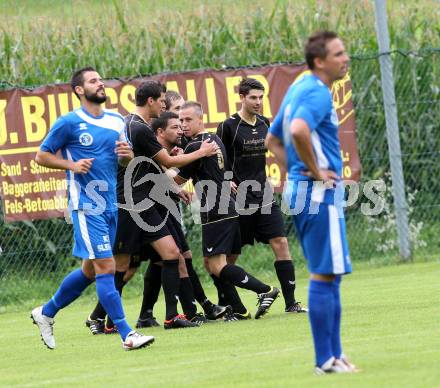 Fussball. Kaerntner Liga. Koettmannsdorf gegen ASV. Torjubel (Koettmannsdorf). Koettmannsdorf, 24.8.2014.
Foto: Kuess
---
pressefotos, pressefotografie, kuess, qs, qspictures, sport, bild, bilder, bilddatenbank