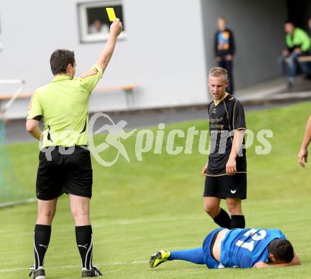 Fussball. Kaerntner Liga. Koettmannsdorf gegen ASV. Gelbe Karte fuer Mathias Tschofen (Koettmannsdorf), Vahid Muharemovic (ASV), Schiedsrichter Stefan Krassnitzer. Koettmannsdorf, 24.8.2014.
Foto: Kuess
---
pressefotos, pressefotografie, kuess, qs, qspictures, sport, bild, bilder, bilddatenbank