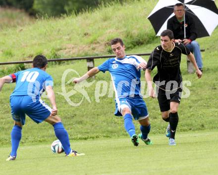 Fussball. Kaerntner Liga. Koettmannsdorf gegen ASV. Manuel Alexander Schuettelkopf (Koettmannsdorf), Martin Salentinig (ASV). Koettmannsdorf, 24.8.2014.
Foto: Kuess
---
pressefotos, pressefotografie, kuess, qs, qspictures, sport, bild, bilder, bilddatenbank