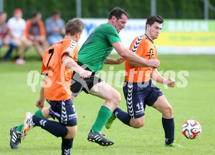 Fussball 2. KLasse C. Oberglan gegen St. Urban.  Christof Seer, Latif Bisanovic,  (Oberglan), August Regenfelder  (St. Urban). Oberglan, am 16.8.2014.
Foto: Kuess
---
pressefotos, pressefotografie, kuess, qs, qspictures, sport, bild, bilder, bilddatenbank