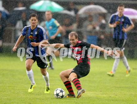 Fussball 2. KLasse D. Tainach gegen St. Paul. Markus Valentin Santer, (Tainach),  Primoz Urlep (St. Paul). Tainach, am 23.8.2014.
Foto: Kuess
---
pressefotos, pressefotografie, kuess, qs, qspictures, sport, bild, bilder, bilddatenbank