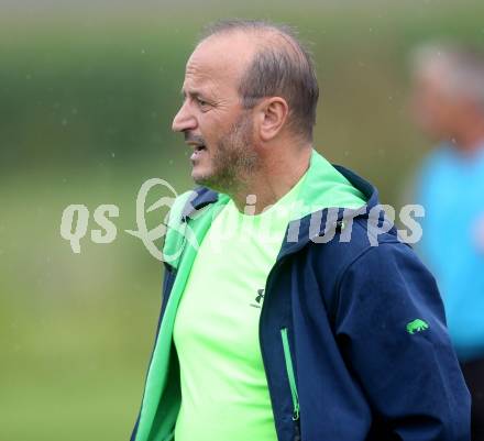 Fussball 2. KLasse D. Tainach gegen St. Paul. Trainer Christof Andreas Santner (Tainach). Tainach, am 23.8.2014.
Foto: Kuess
---
pressefotos, pressefotografie, kuess, qs, qspictures, sport, bild, bilder, bilddatenbank