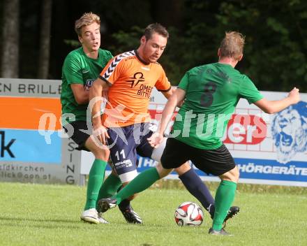 Fussball 2. KLasse C. Oberglan gegen St. Urban. Christopher Scheiber,  (Oberglan), Stefan  Johann Kraschl,  Philipp Kandut(St. Urban). Oberglan, am 16.8.2014.
Foto: Kuess
---
pressefotos, pressefotografie, kuess, qs, qspictures, sport, bild, bilder, bilddatenbank