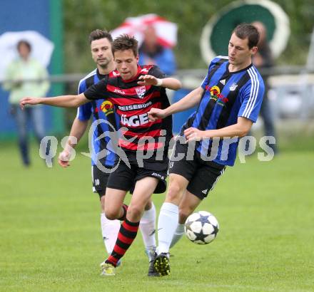 Fussball 2. KLasse D. Tainach gegen St. Paul. Thomas Raunig,  (Tainach), Maximilian Arno Polli (St. Paul). Tainach, am 23.8.2014.
Foto: Kuess
---
pressefotos, pressefotografie, kuess, qs, qspictures, sport, bild, bilder, bilddatenbank