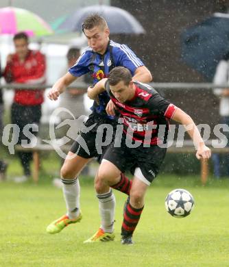 Fussball 2. KLasse D. Tainach gegen St. Paul. Rok Petric, (Tainach), Lukas Holzer  (St. Paul). Tainach, am 23.8.2014.
Foto: Kuess
---
pressefotos, pressefotografie, kuess, qs, qspictures, sport, bild, bilder, bilddatenbank