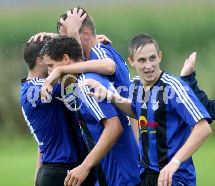 Fussball 2. KLasse D. Tainach gegen St. Paul. Torjubel Tainach. Tainach, am 23.8.2014.
Foto: Kuess
---
pressefotos, pressefotografie, kuess, qs, qspictures, sport, bild, bilder, bilddatenbank