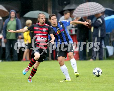 Fussball 2. KLasse D. Tainach gegen St. Paul. Markus Valentin Santer, (Tainach), Haci Osman Yavru  (St. Paul). Tainach, am 23.8.2014.
Foto: Kuess
---
pressefotos, pressefotografie, kuess, qs, qspictures, sport, bild, bilder, bilddatenbank