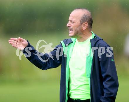 Fussball 2. KLasse D. Tainach gegen St. Paul. Trainer Christof Andreas Santner (Tainach). Tainach, am 23.8.2014.
Foto: Kuess
---
pressefotos, pressefotografie, kuess, qs, qspictures, sport, bild, bilder, bilddatenbank