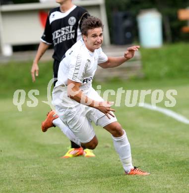 Fussball. Kaerntner Liga. Atus Ferlach gegen Spittal/Drau. Torjubel Thomas Ogris, (Ferlach). Ferlach, 30.8.2014.
Foto: Kuess
---
pressefotos, pressefotografie, kuess, qs, qspictures, sport, bild, bilder, bilddatenbank