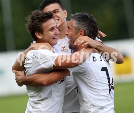 Fussball. Kaerntner Liga. Atus Ferlach gegen Spittal/Drau. Torjubel Lukas Jaklitsch, Thomas Ogris, Darko Djukic (Ferlach). Ferlach, 30.8.2014.
Foto: Kuess
---
pressefotos, pressefotografie, kuess, qs, qspictures, sport, bild, bilder, bilddatenbank